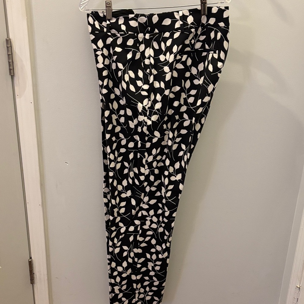 Talbots Black And White Leaf Pattern Cropped Pants - image 2